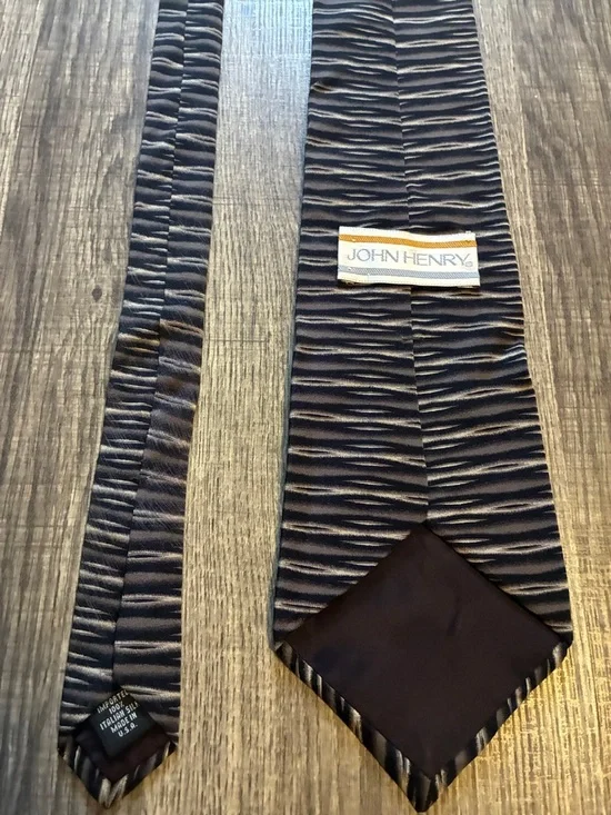 Men's Black Textured Wave Pattern Tie - Picture 4 of 4